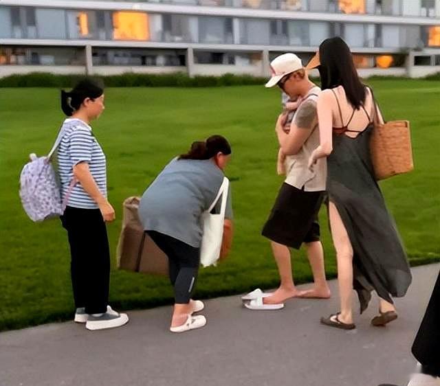 陈伟霆在阿那亚为儿子举办生日庆祝，母亲及哥哥一家到场，何穗预订高档西餐厅 ​