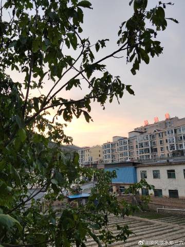 闲聊，初夏石楼暖日常，烟火人间皆温柔