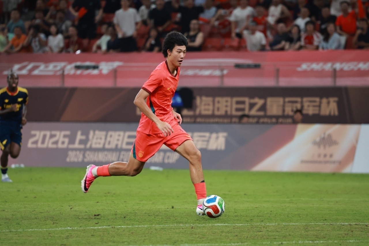 中国U17男足2比1逆转勒沃库森U17，拿下小组赛三连胜，以小组第一...