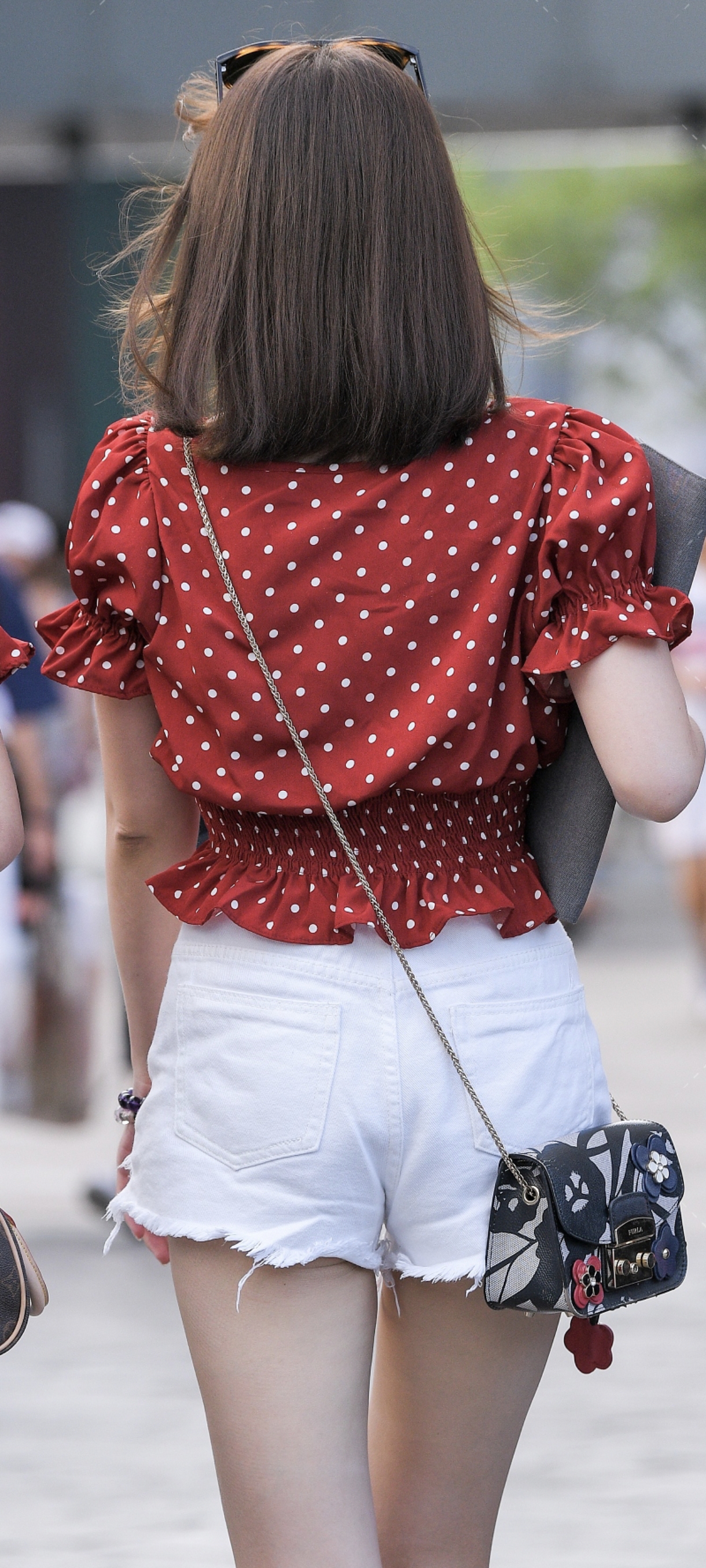 <p>街拍美女 热裤 <!--{img:0}--><!--{img:1...