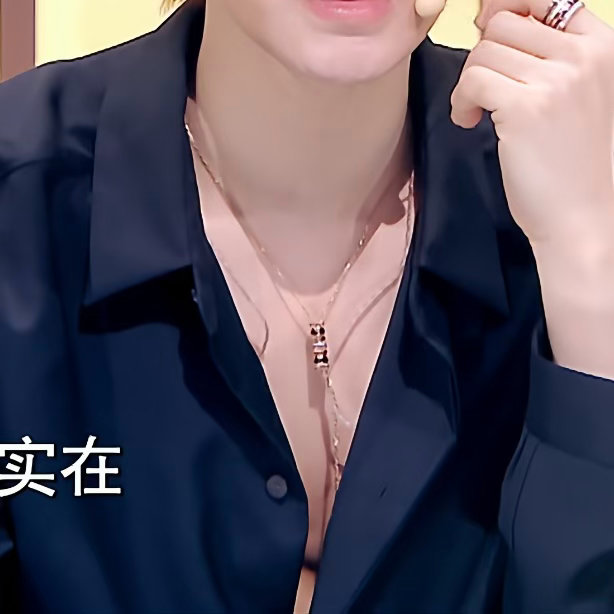什么是视听盛宴
耳朵是叽里咕噜的明昊音
眼睛是目不转睛奔驰影 ​