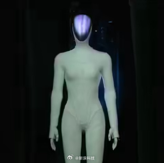 【IRON 人形机器人。  消息人士称，小鹏汽车力争在今年年底前，将 ...