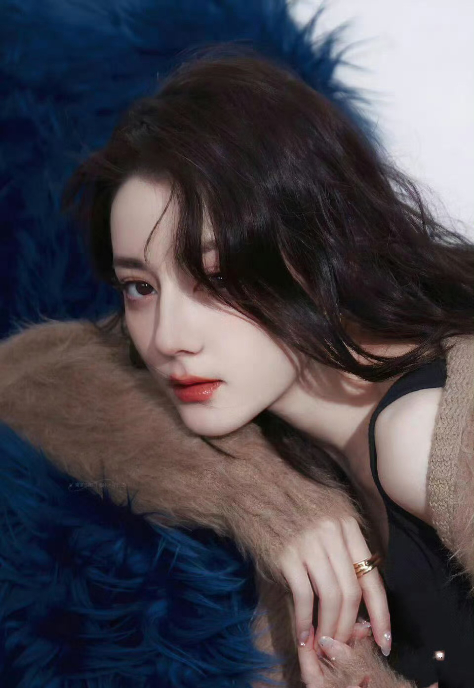 救命 这真的不是迪丽热巴本人吗？ 网友在意大利，看见一个肤白貌美，前凸...