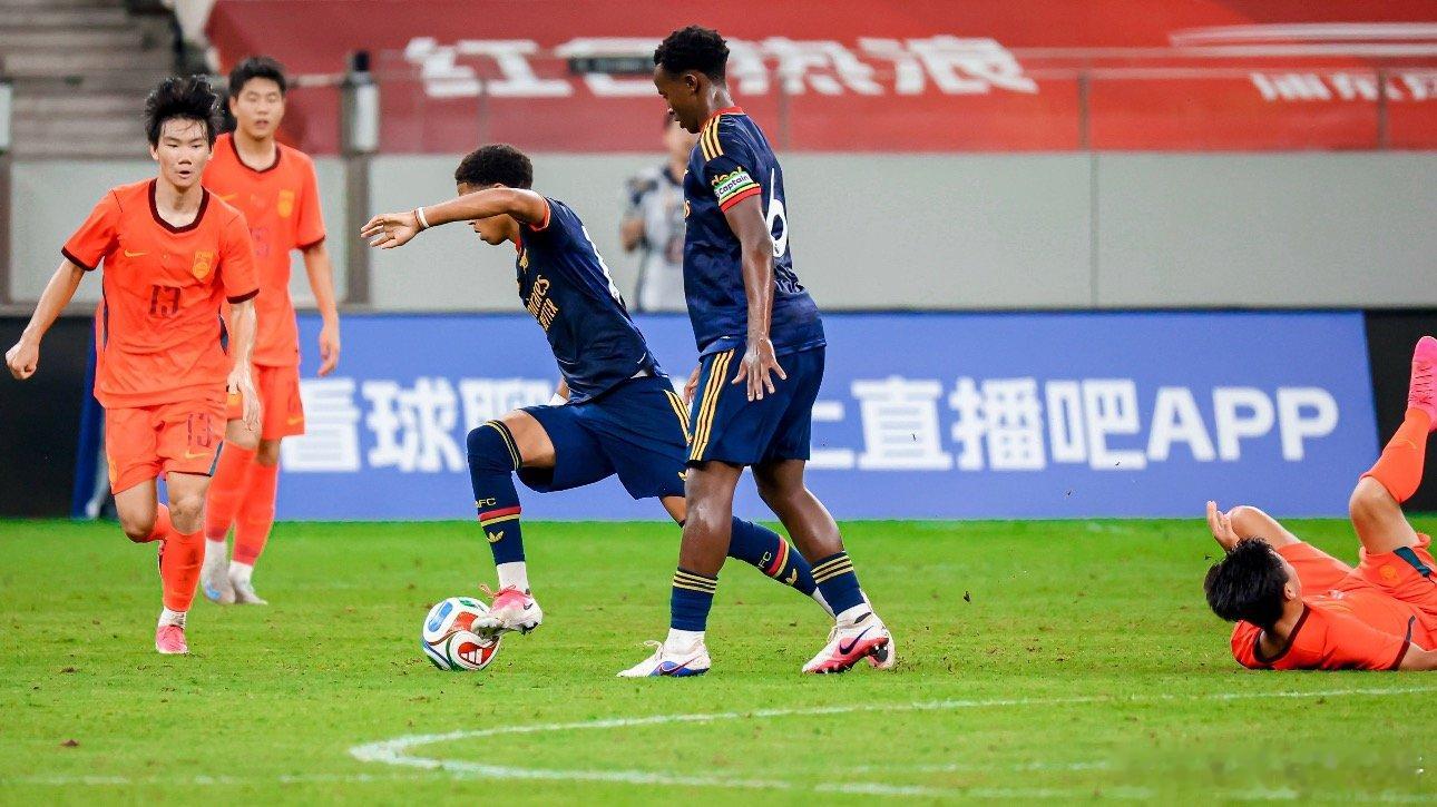 U17国足3-2阿森纳U17 赵松源1V4一条龙+双响程晟涵读秒绝杀 ...