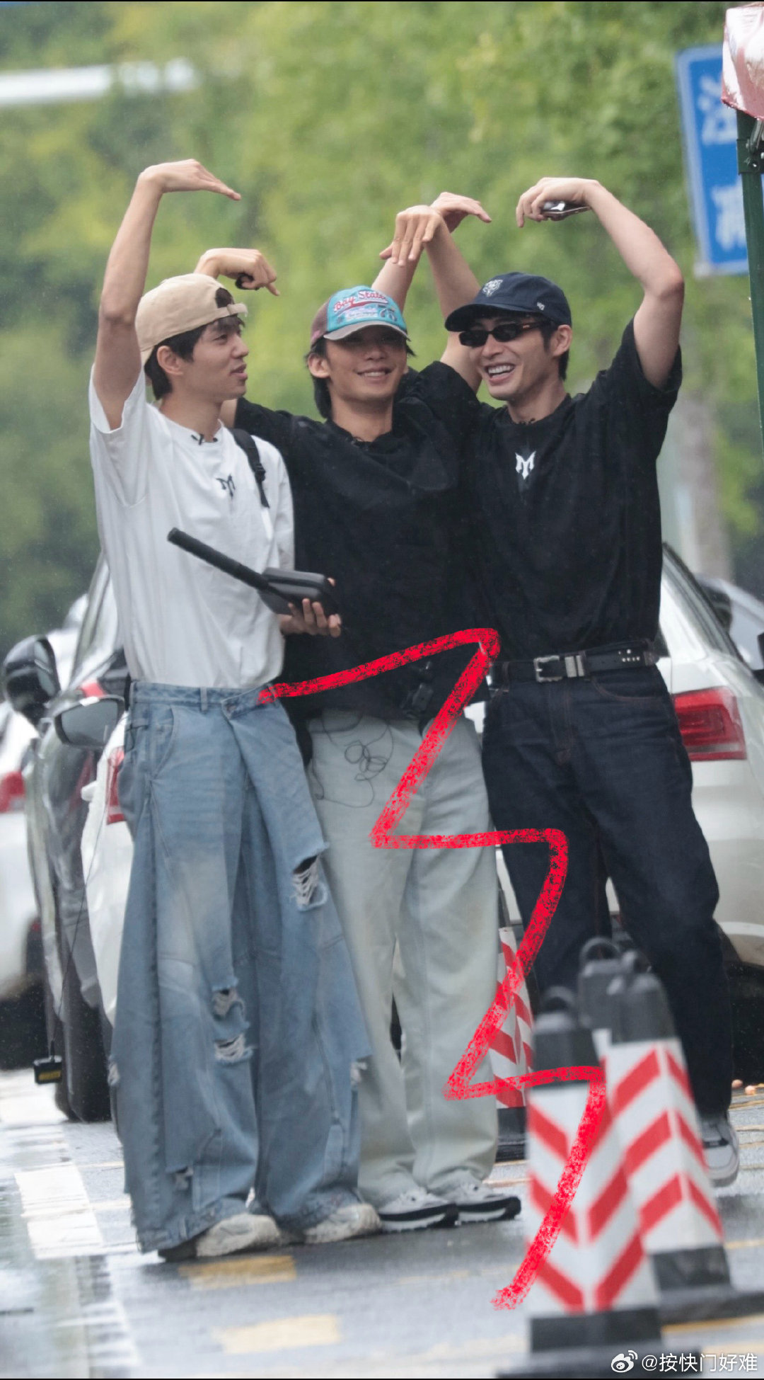 #一起拍拍拍[超话]#  出王赫野张彬彬管健嘉晨上班，叶润泽小沈阳李光洁上班 ​
