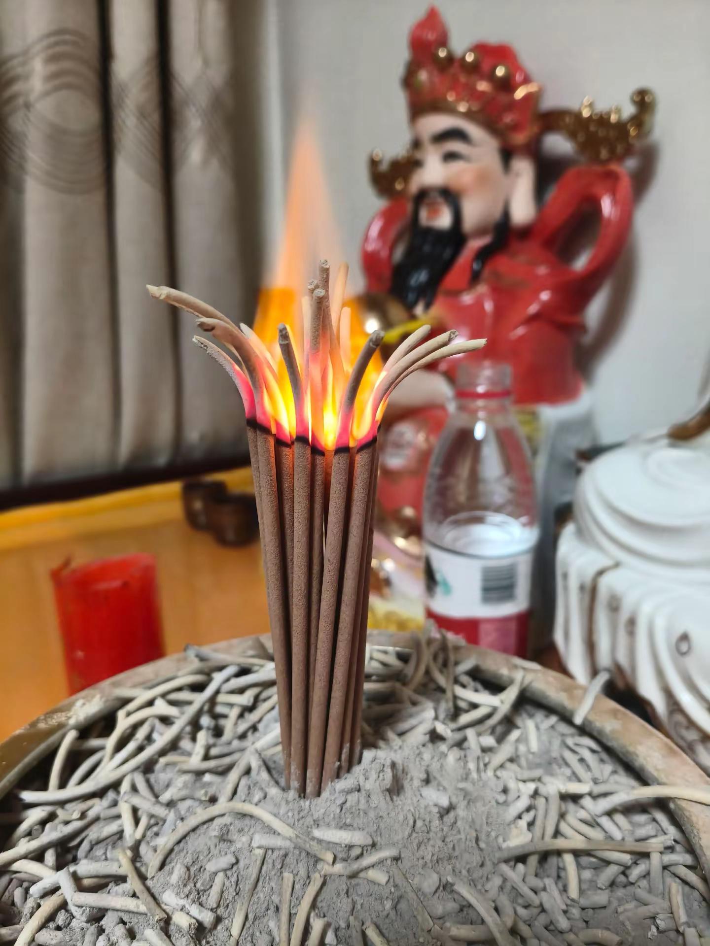 当你把人性看透，你就会喜欢独处，不愿意掺和无用社交，更不会讨好任何人🙏🙏🙏