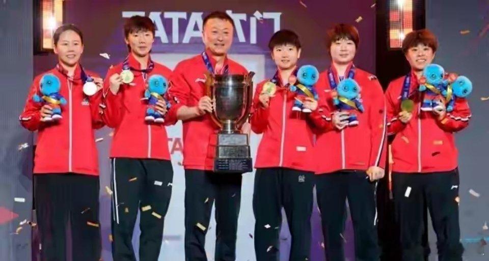 她是日本女乒克星，把张本美和没开打就吓哭，不愧霸榜世一超4年  镜头拉...