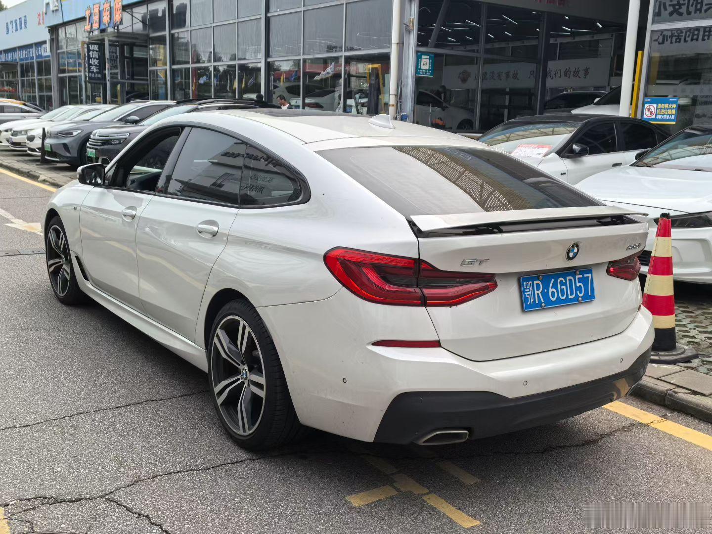 最新拿下
进口宝马630GT M运动
2022年上牌 6.1万公里
一手车 原漆带隐形车衣
售价22.X万 欢迎合作[握手] ​