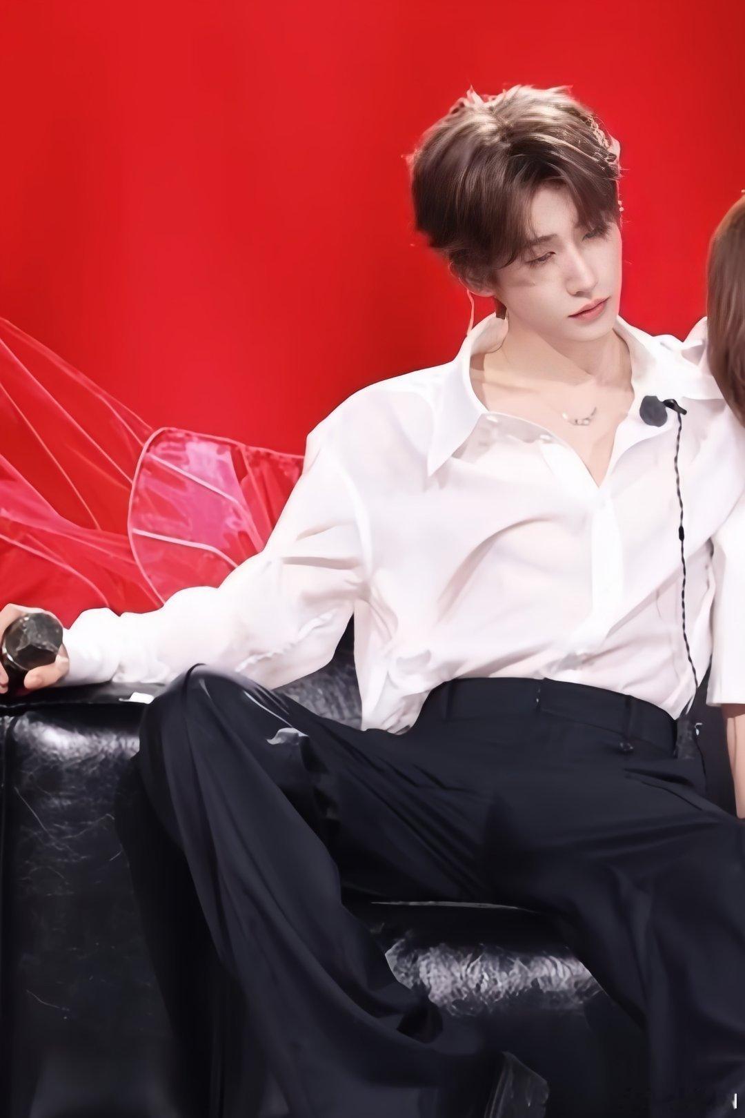 #刘宇国风美少年# ly#刘宇#
小雨滴把我迷的死死的，就这个小宇爽[打call]
刘宇​