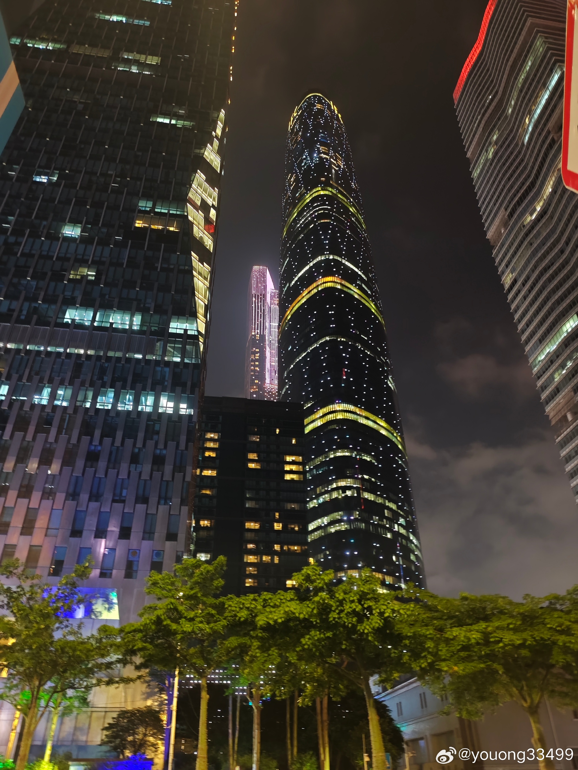 盛夏夜话西塔：珠江新城的璀璨脊梁  盛夏的广州，夜幕总是降临得有些迟。...