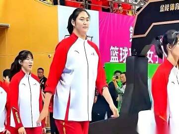 还打什么？干脆直接把总冠军奖杯发给山东队得了。<br />真的，一点没...