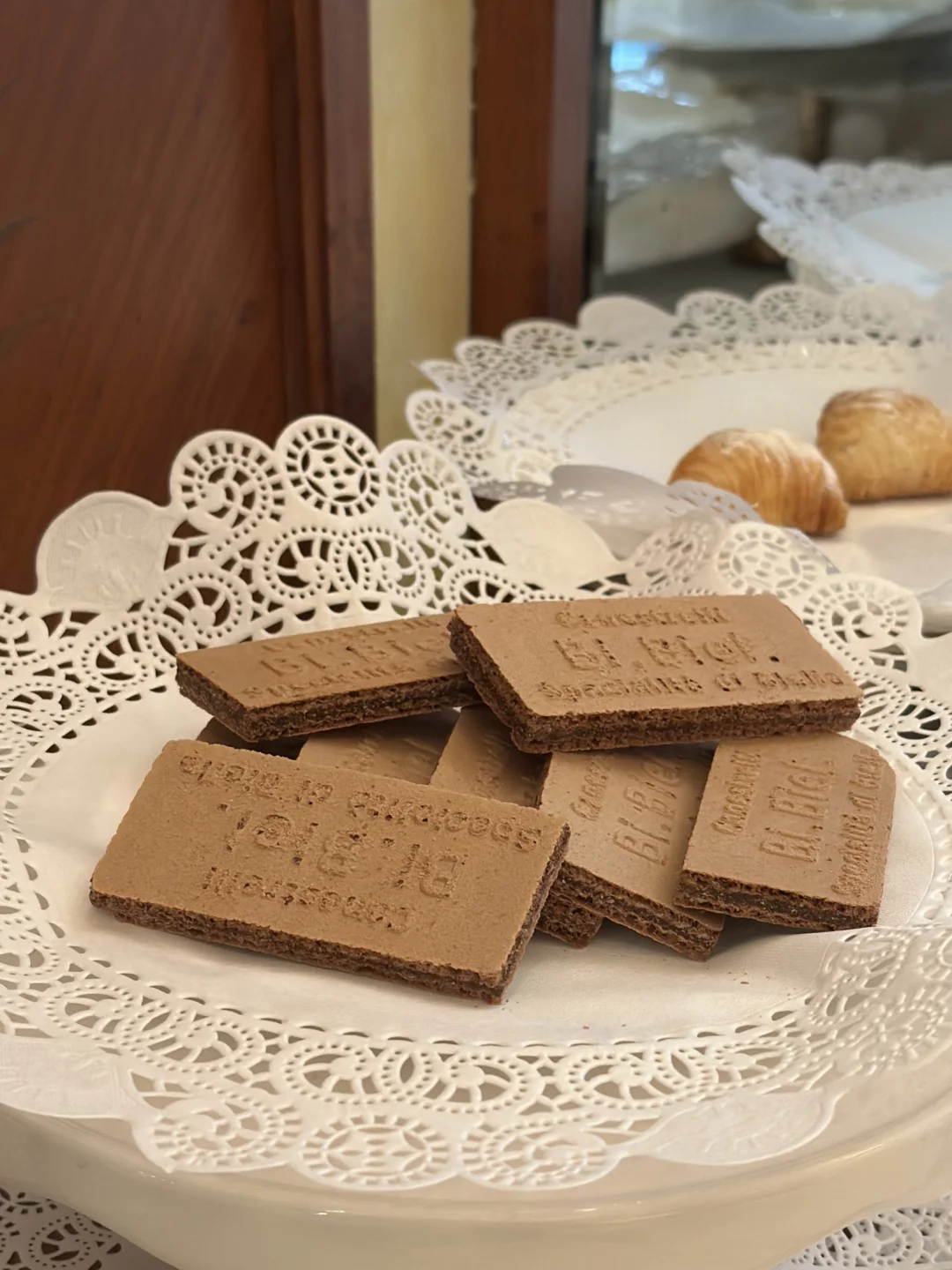 在米兰，吃到了人生巅峰巧克力威化饼干！