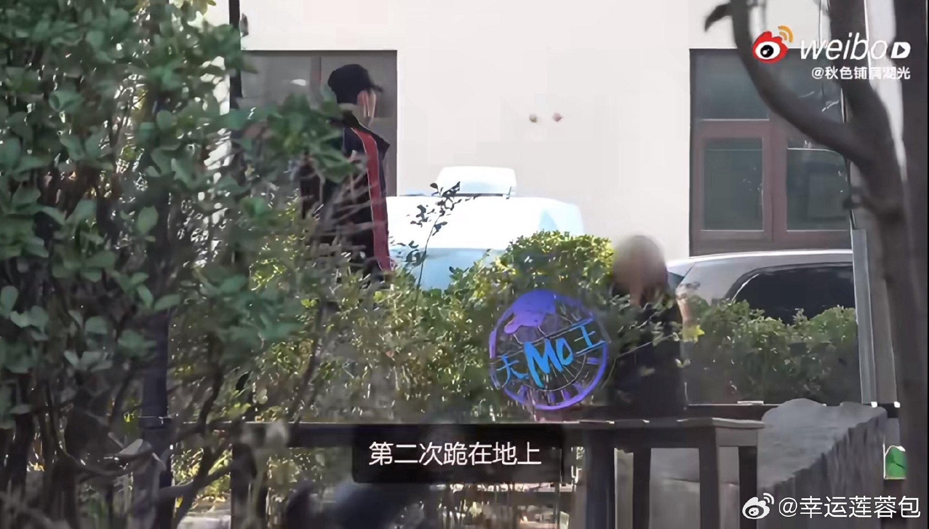 👍-🌟#张铭恩称吵架因拍照太丑##张铭恩没给女友出片#
因为拍照太丑，没给女生出片
所以在路边违章停车，吵架了？？？

我看视频，真像下跪了[允悲]
这解释我不太行 ​