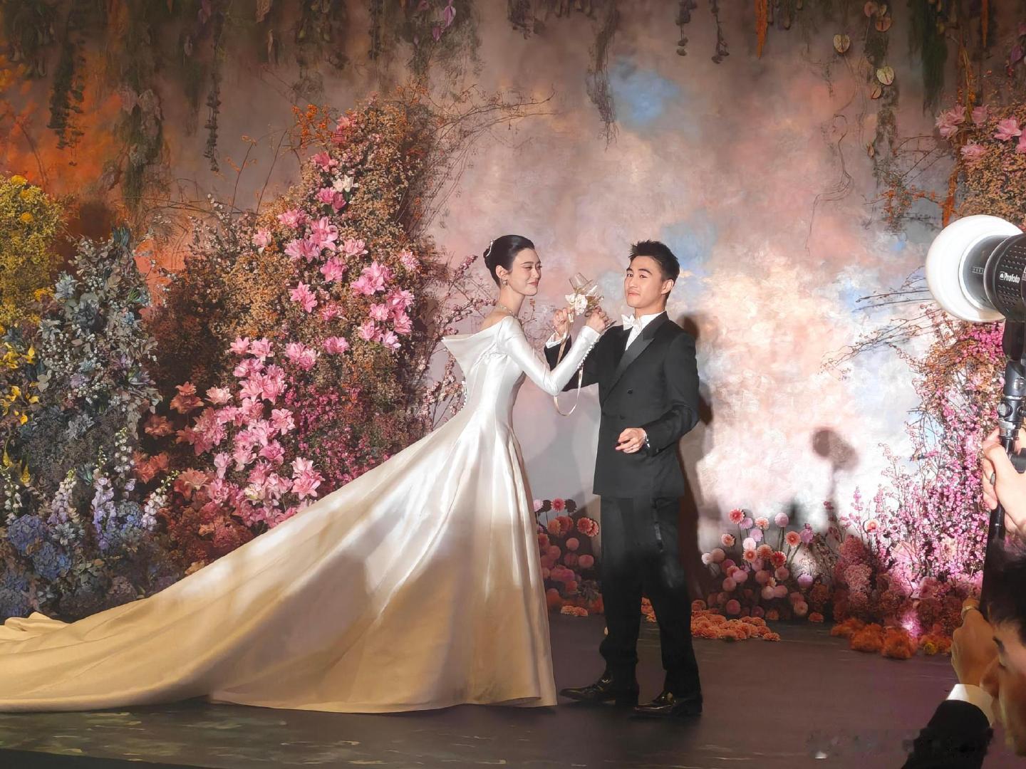 #奚梦瑶答谢宴发言划边界#，  Bs
很多人总喜欢揣测豪门婚姻的得失。这场答谢宴能感受到他们家庭氛围不错，
奚梦瑶何猷君年纪轻轻，家庭事业双丰收。 ​