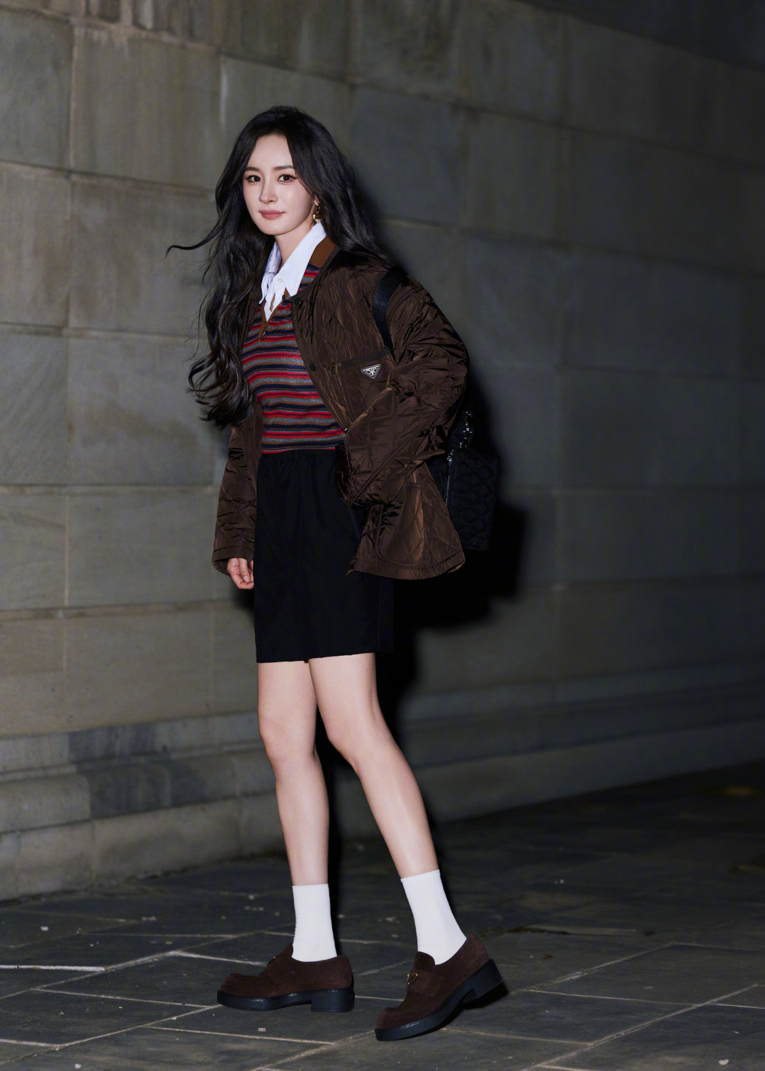 杨幂｜PRADA #米兰时装周# 

出发米兰！PRADA 女王二度受邀，将出席品牌2027春夏女装大秀，期待新一季的美丽亮相～✨#时装周# ​