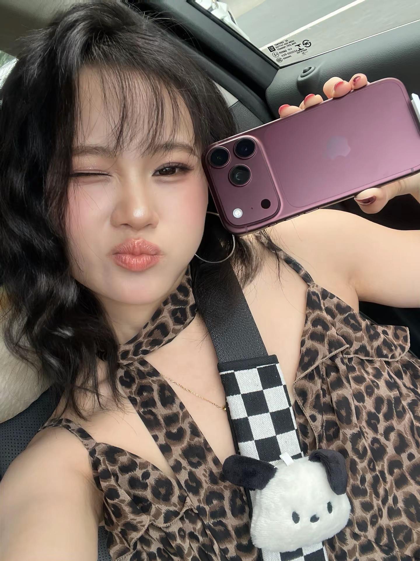 爱老婆会发达～🫶这世界上什么都是假的只有老公买的iphone18pro勃垦第红512g是真的行动永远比画大饼浪漫iphone18pro