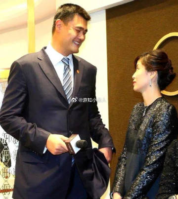 都以为姚明娶了叶莉是“高攀”享福，其实他每天回家都在“受罪”！😆<b...