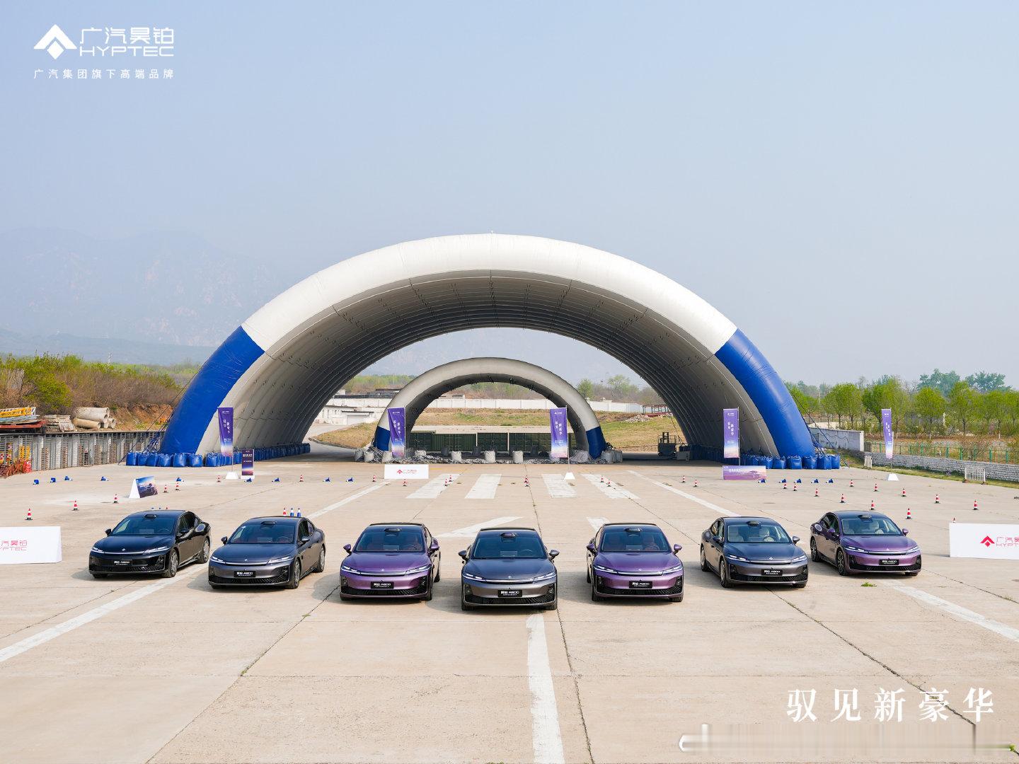 作为昊铂HT老车主，除了认可车子的产品力，也看到广汽长久的拥军担当。累计安置退役军人就业超1400人，连续6年获评征兵全优单位。这些数字不是空洞的宣传，是实实在在的家国情怀。车企不止潜心造车，更扛起社会责任，这份默默付出，让人由衷心生敬意。
#广汽荣军驿站 ##接老兵回家##荣归新程广汽同行# ​