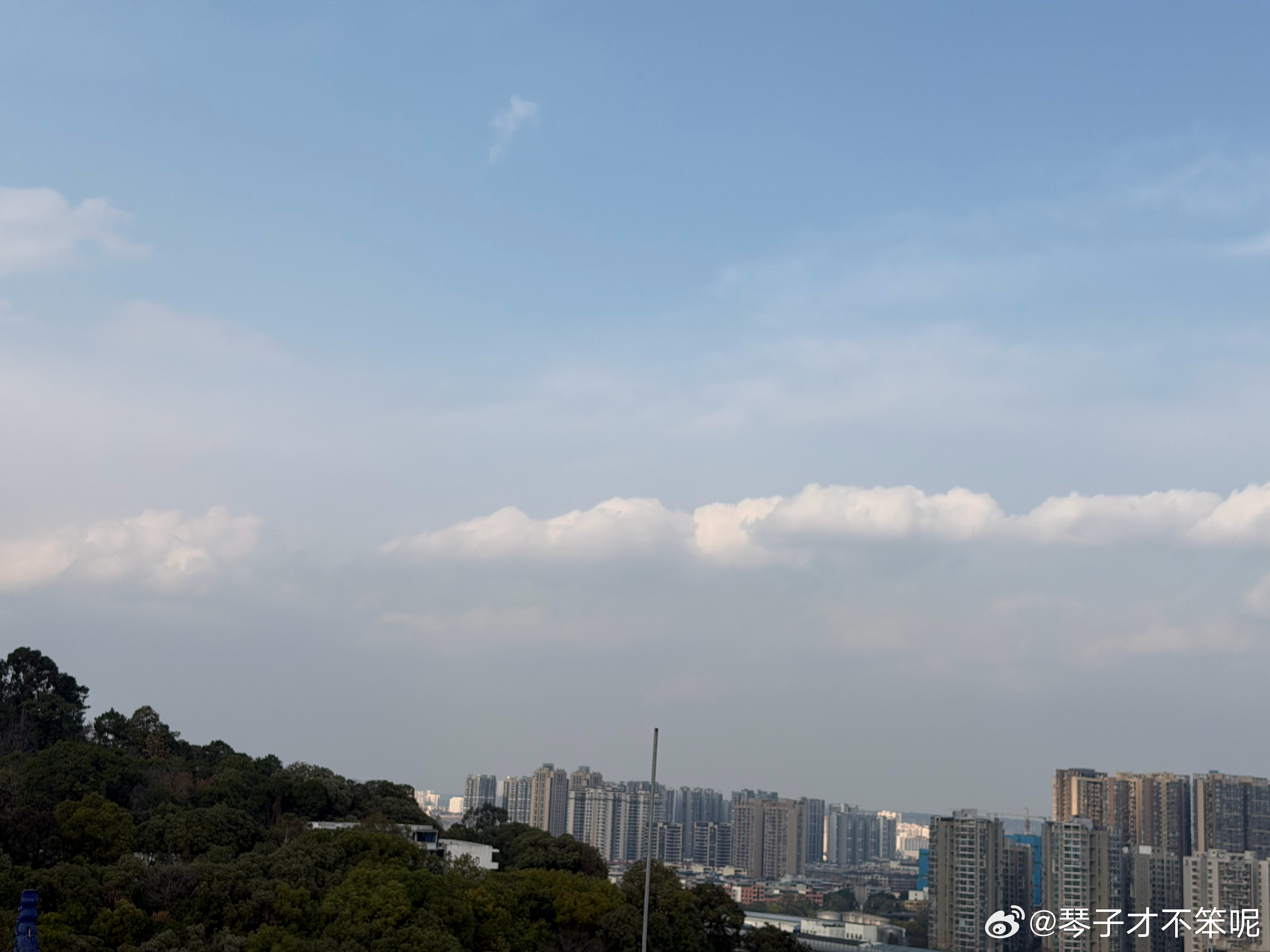 比起尽我所能，更喜欢全力以赴。  允许自己偶尔掉队，但不允许彻底放弃。...