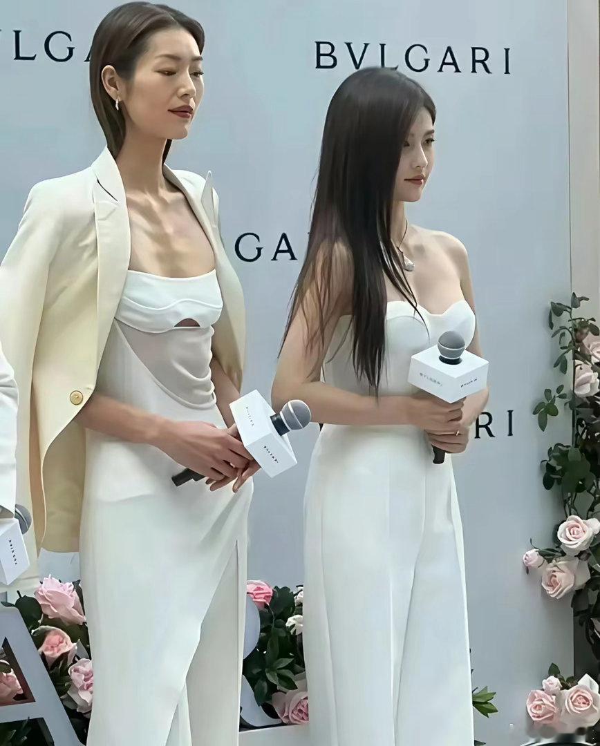 女明星已经够瘦了，超模比女明星还瘦。
​白鹿165、94斤，刘雯178、只有102斤，对比刘太瘦了，瘦得跟之前颖儿一样的特点。 ​