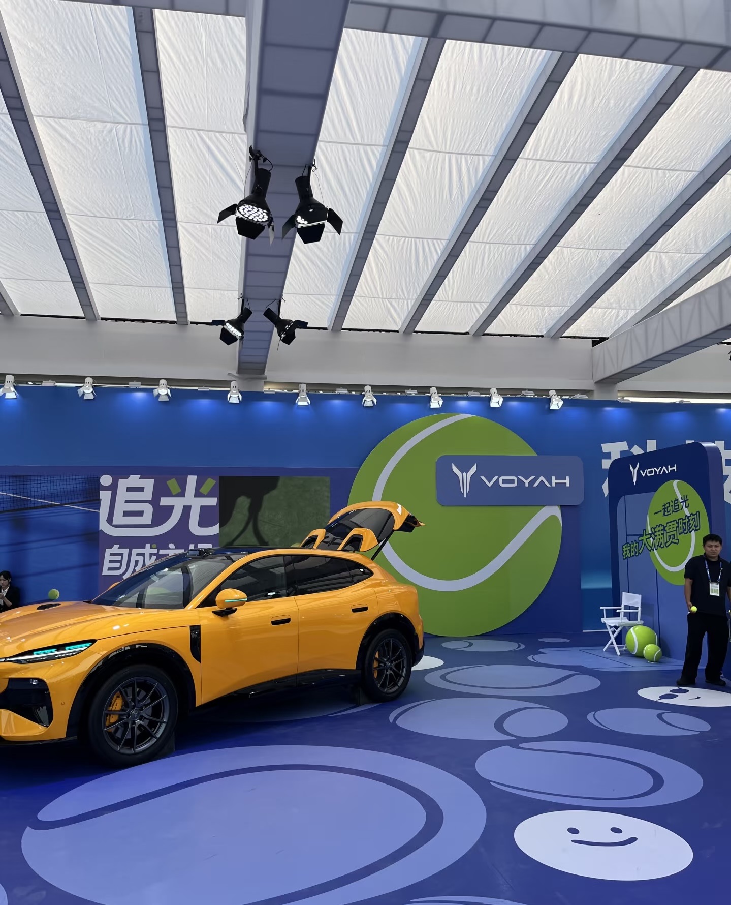 2026东风·岚图汽车武汉网球公开赛开赛啦！作为岚友，必须安排上运动打卡。约上搭子出门动一动，挥洒汗水的感觉真舒服。热爱不止赛场，日常也要保持活力，开着追光S奔赴每一场运动之约。
运动岚不住 2026武汉网球公开赛