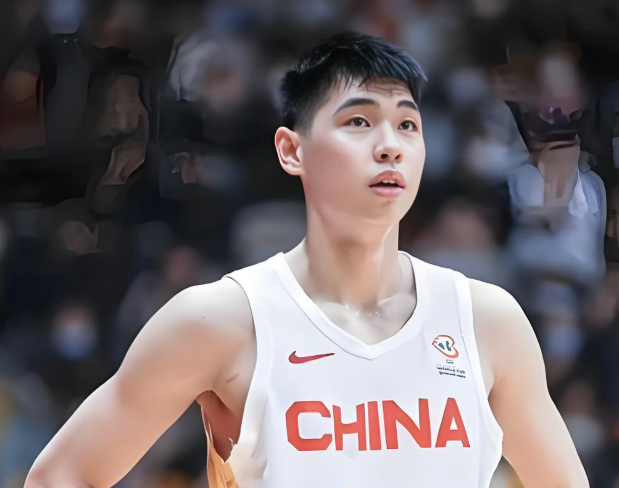 赢哈萨克斯坦38分，中国男篮2人的出色表现，让人感到惊喜！
亚运会，中国男篮迎来了首场比赛，对手是哈萨克斯坦男篮，双方经过四节PK，中国男篮展现出来了更胜一筹的实力，最终，以99-61大胜哈萨克斯坦男篮38分。如此一来，中国男篮拿到了开门红，在此，也是祝贺中国男篮。

从本场比赛来看，中国男篮进入状