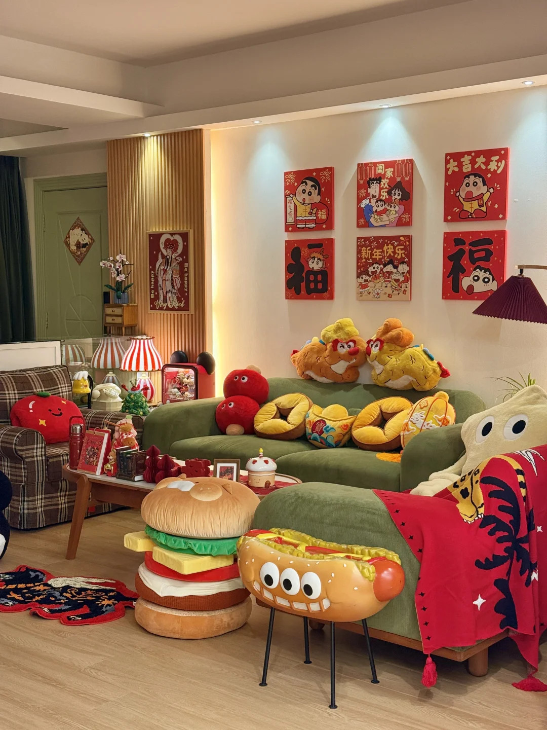 朋友说：小偷来我家都得掏出手机拍照打卡🧨