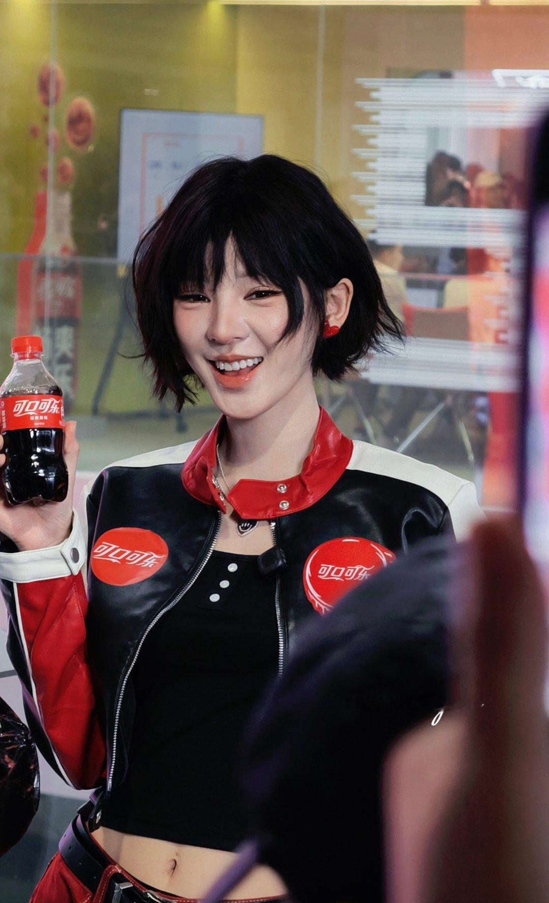 #张予曦[超话]#  
🥤🥤🥤 ​ ​