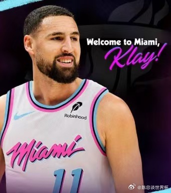 #nba# 曾经的浪花兄弟之一汤普森，正式和独行侠队道别，和热火队签下一张两年合约，和字母哥安戴托昆波成新队友。上周美国就报导，汤普森和独行侠达成买断协议，恢复自由身，再和热火签下2年1300万美元合约，第二年是球员选项。今天汤普森正式和热火签约，将在迈阿密迎接新生活。汤普森之所以急于离开 ​