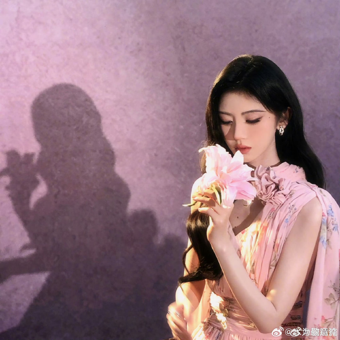 #鞠婧祎随随便便就出神图了#
神仙姐姐[偷乐] ​