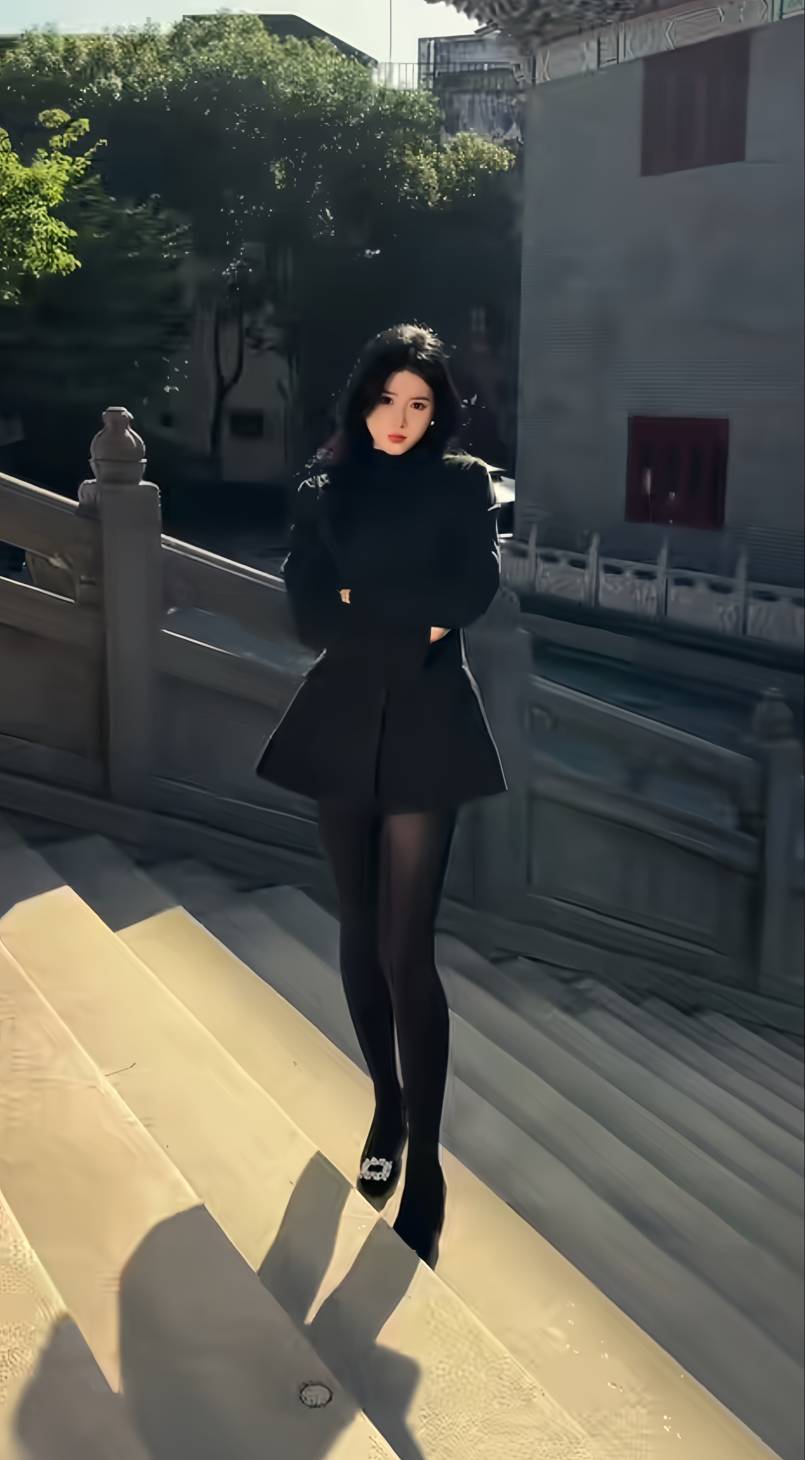 黑色商务系！ 网友：“我怀疑男的都喜欢这种”[马思纯的微笑]