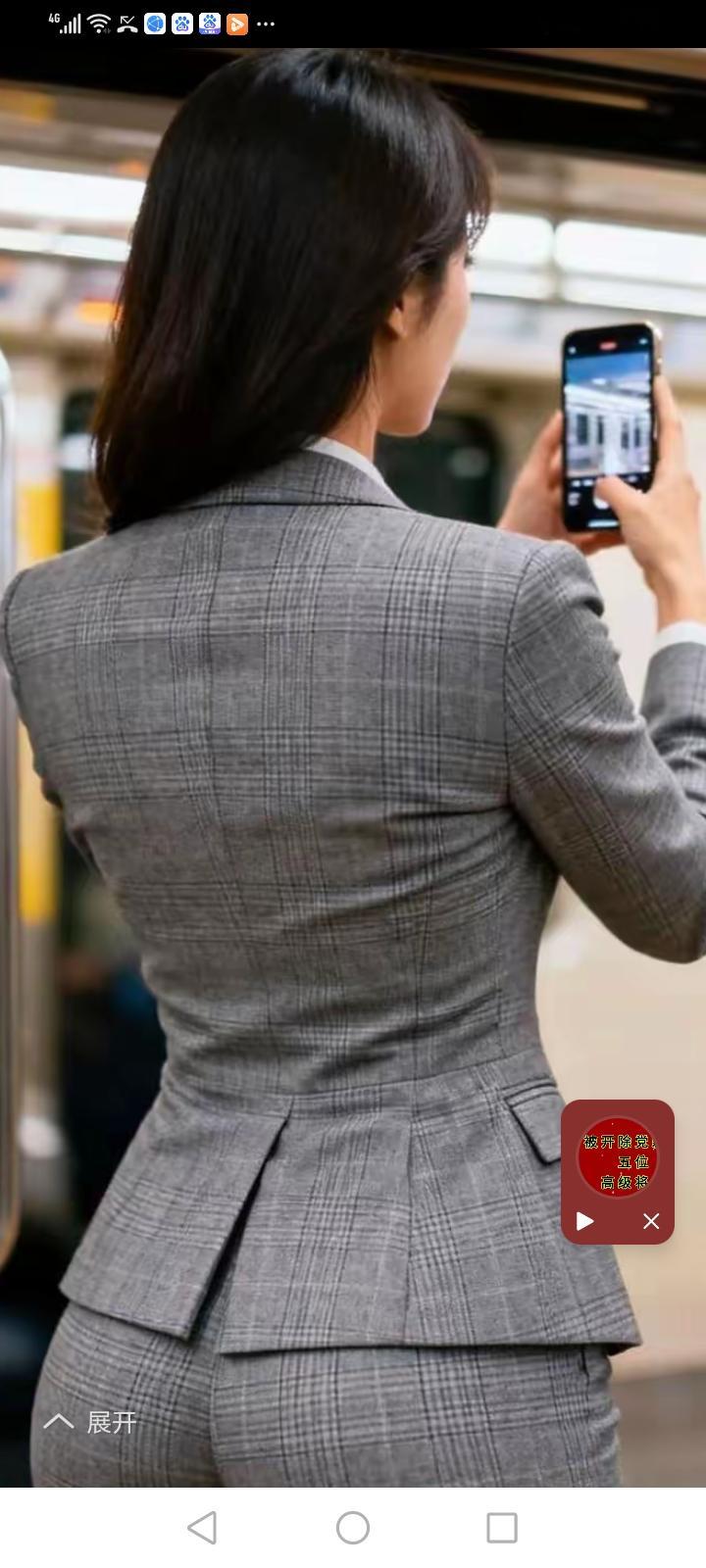 地铁里的美女。