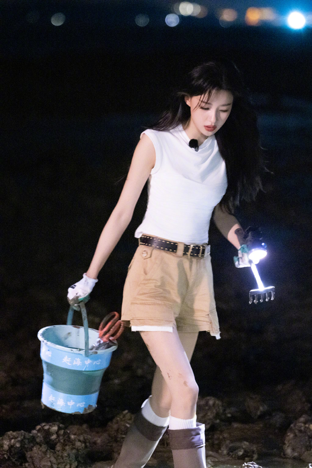 #不想睡的星期五# 轮值夜务部长兼顾团队体验安排行程，认真享受赶海的乐趣，本周五12:0020:00精彩持续加载～ ​