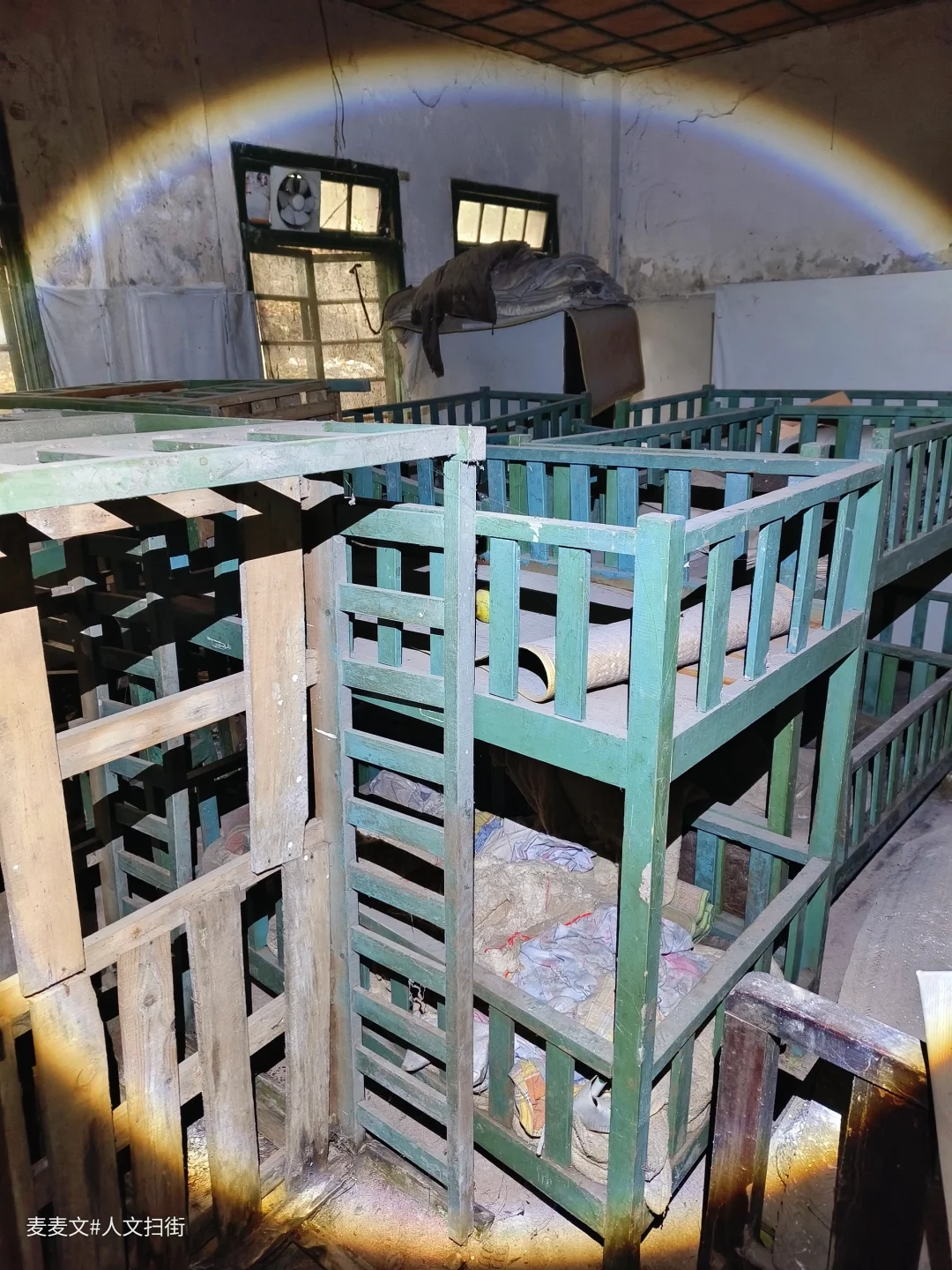 【重庆】夜探废弃多年的80年代厂办幼儿园