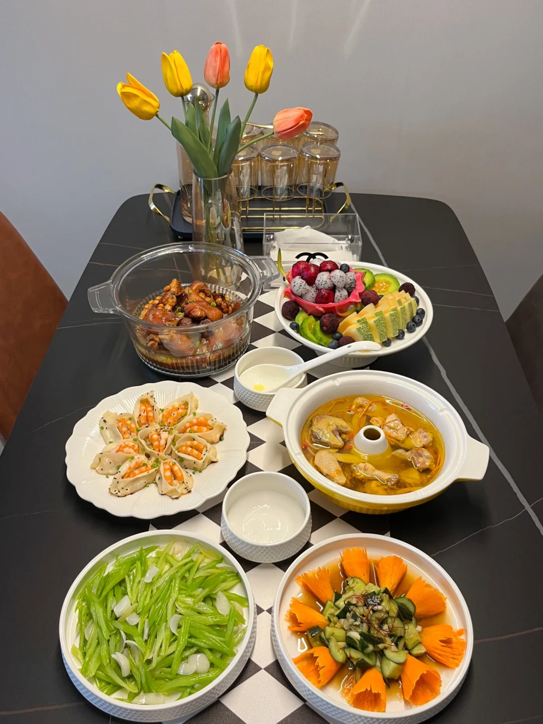 幸运的人在爱里，不幸运的人在饼里