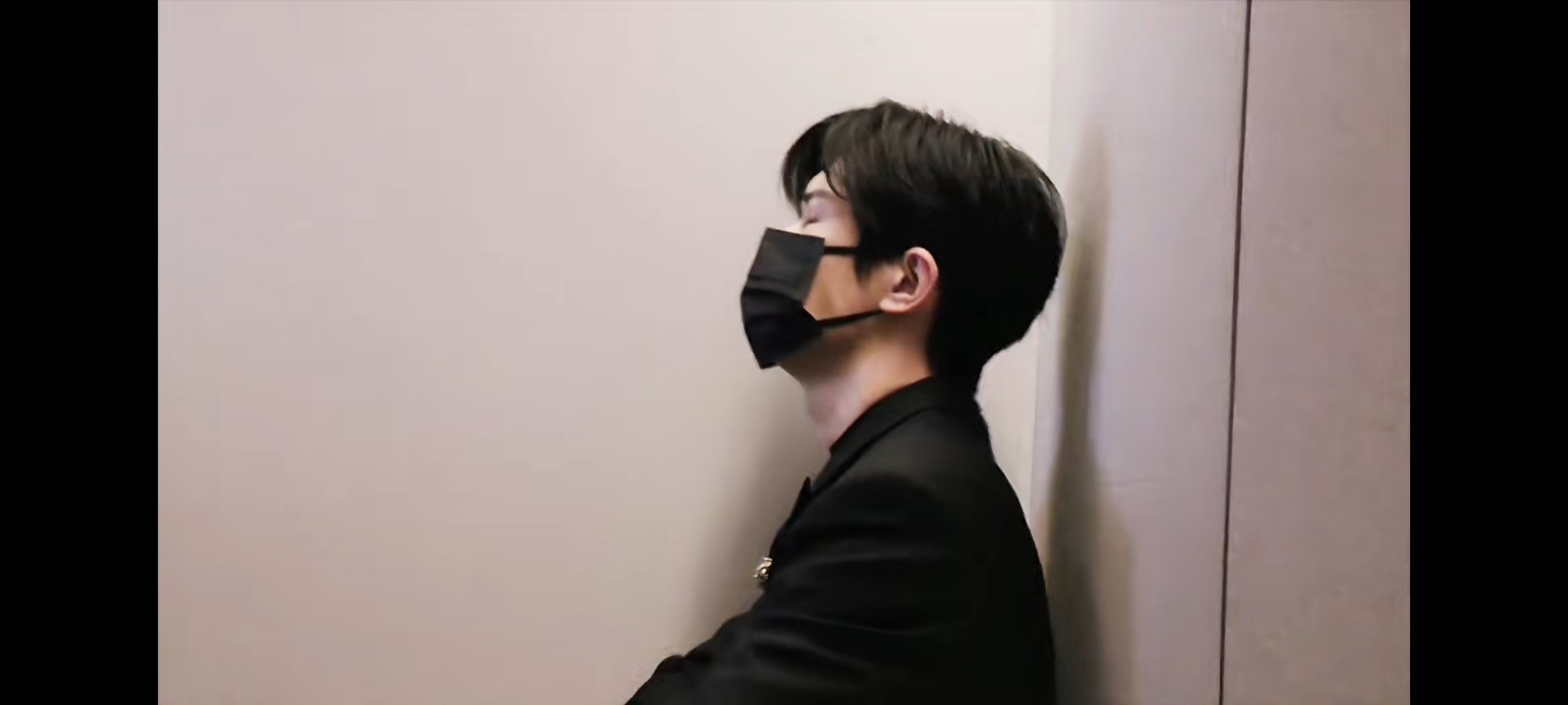 #易烊千玺[超话]# 已加购物车，期待明天[打call]#巩俐易烊千玺嘉人九月刊封面预告# ​