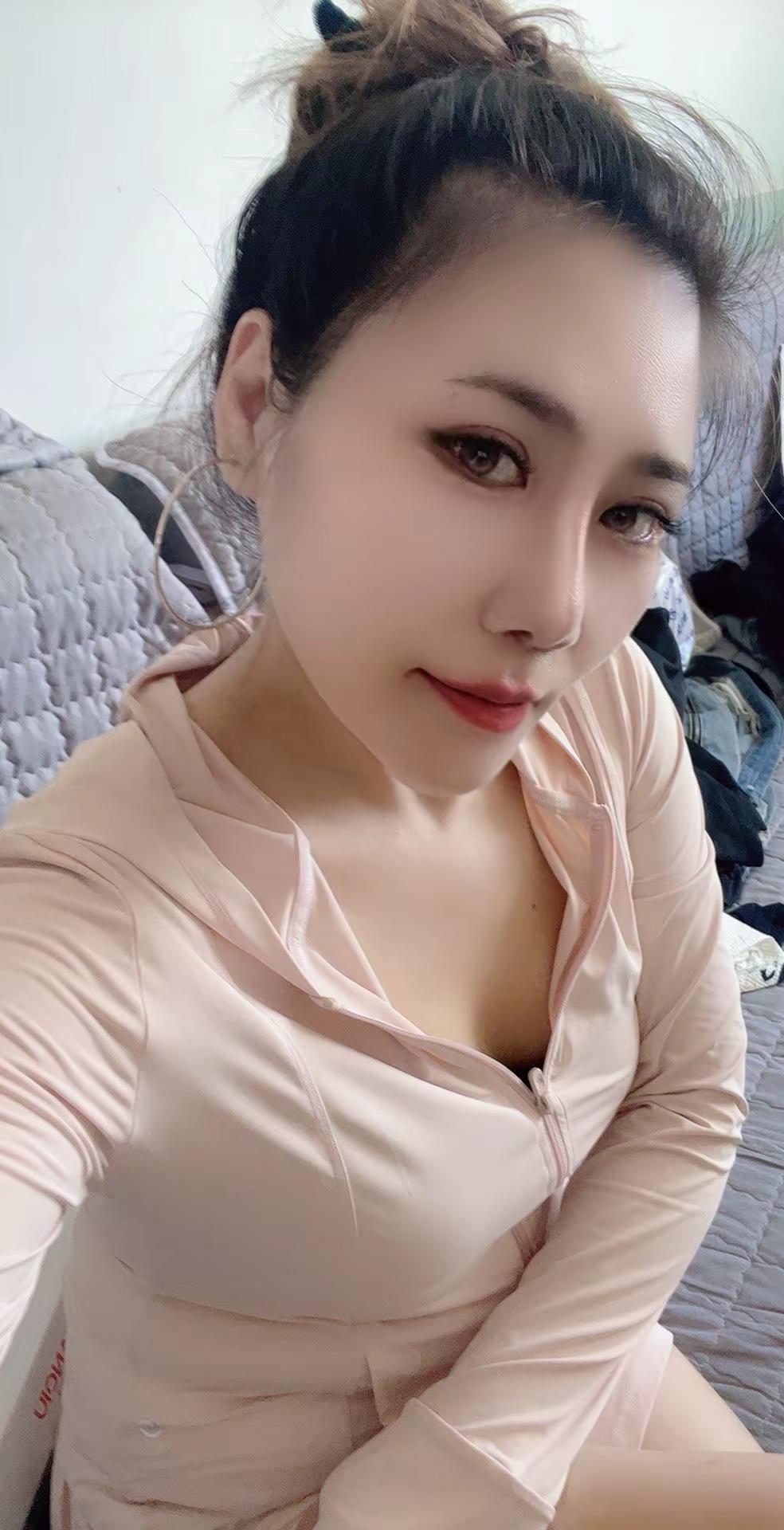 <p>微胖小姐姐 <!--{img:0}--><!--{img:1}-...