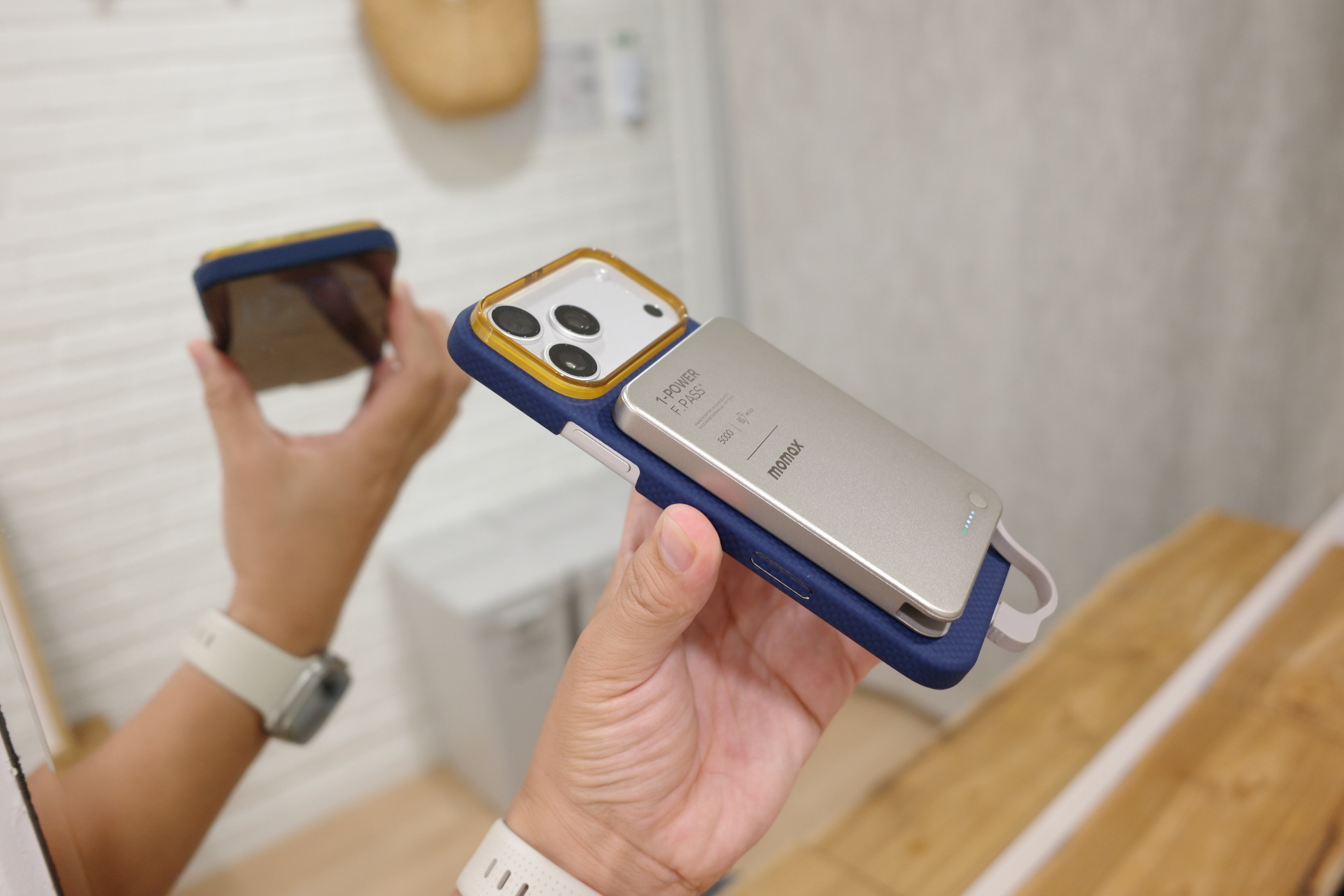 iPhone涨价了吗？

其实我觉得算已经涨价了…差不多1k的水平吧。

往年这个时候渠道价格都跌多少了，这现在相比往年少跌了差不多1k块。

18Pro系列发布再涨1k，那其实差不多就是2k的效果了[允悲]

下个月iPhone18Pro系列涨1k都感觉是预期内了。1k内都是超预期了。涨2k其实就是属于之前Apple的常规操作 ​