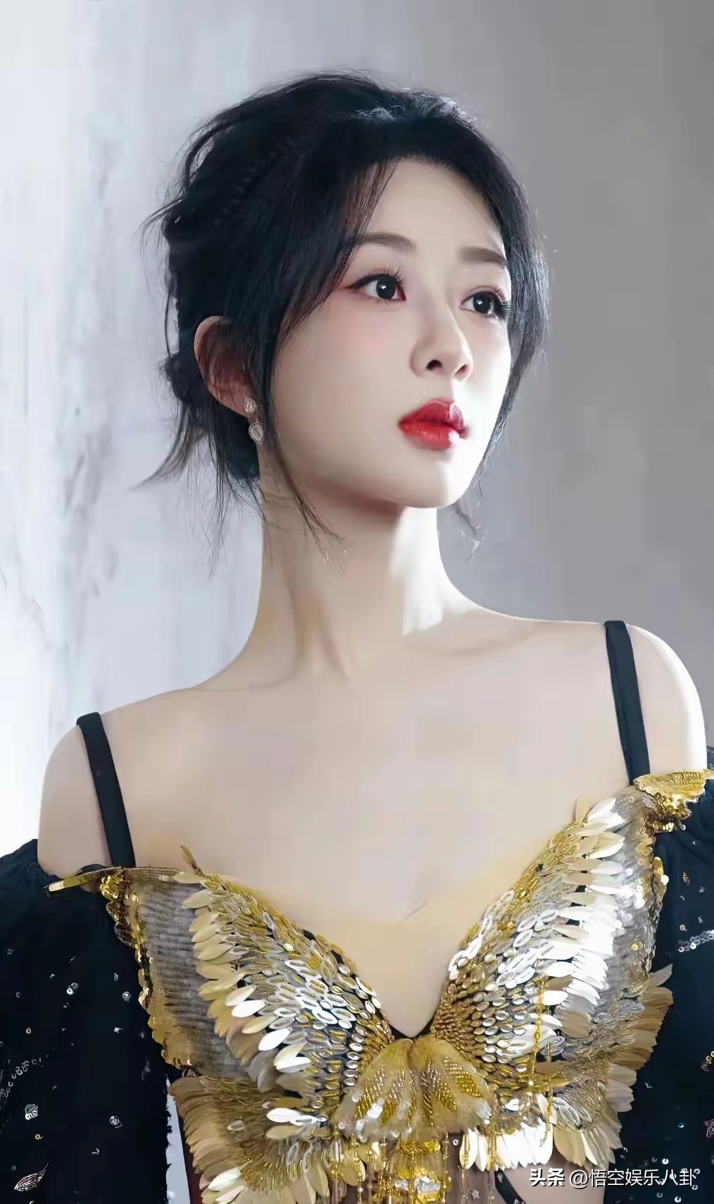杨紫再不结婚就老了，网友：不要因为一个秦俊杰就放弃爱情，还有张一山啊！
杨紫也三十六了，在事业上他算是成功的，但是在爱情上却只有过一段感情，好像被伤害一次以后身边的男生都成为兄弟了。
其实很多人都想着自己成功以后爱情就来了，但是成家立业正反真正到了一定年龄才会明白吧！