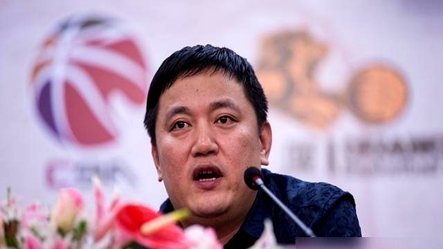 王博敢在新赛季喊出夺冠，真不是脑子发热，外面越看广厦笑话，人家底气反而越足
 

休赛期确实走了一堆人，赵嘉仁转投山西，外援布朗也没留住，主力阵容看着支离破碎
 

但最核心的孙铭徽、胡金秋、朱俊龙一个没跑，这才是撑起球队门面的定海神针
 

外边的人怎么瞎折腾都无所谓，只要骨架还在，这盘棋就输不了