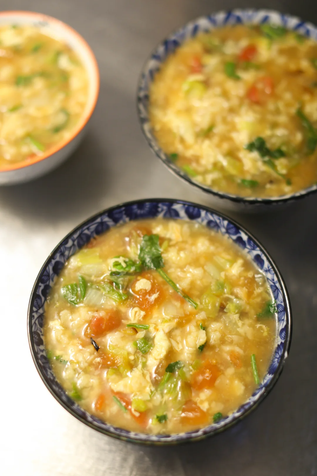 适合老少吃的西红柿鸡蛋疙瘩汤，咸鲜可口