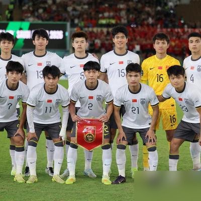 U23点球淘汰乌兹别克斯坦，安东尼奥赛后说了一句大实话：“我是世界上最幸福的教练。”
再看国足，0比5输巴勒斯坦。
同一天，同一批中国球员，差别就这么大。安东尼奥带U23，年初亚洲杯亚军，亚运铜牌。训练里只要打平就练点球，所以昨晚点球4比3，人家不慌，那是练出来的肌肉记忆。
记者问他怎么看国足