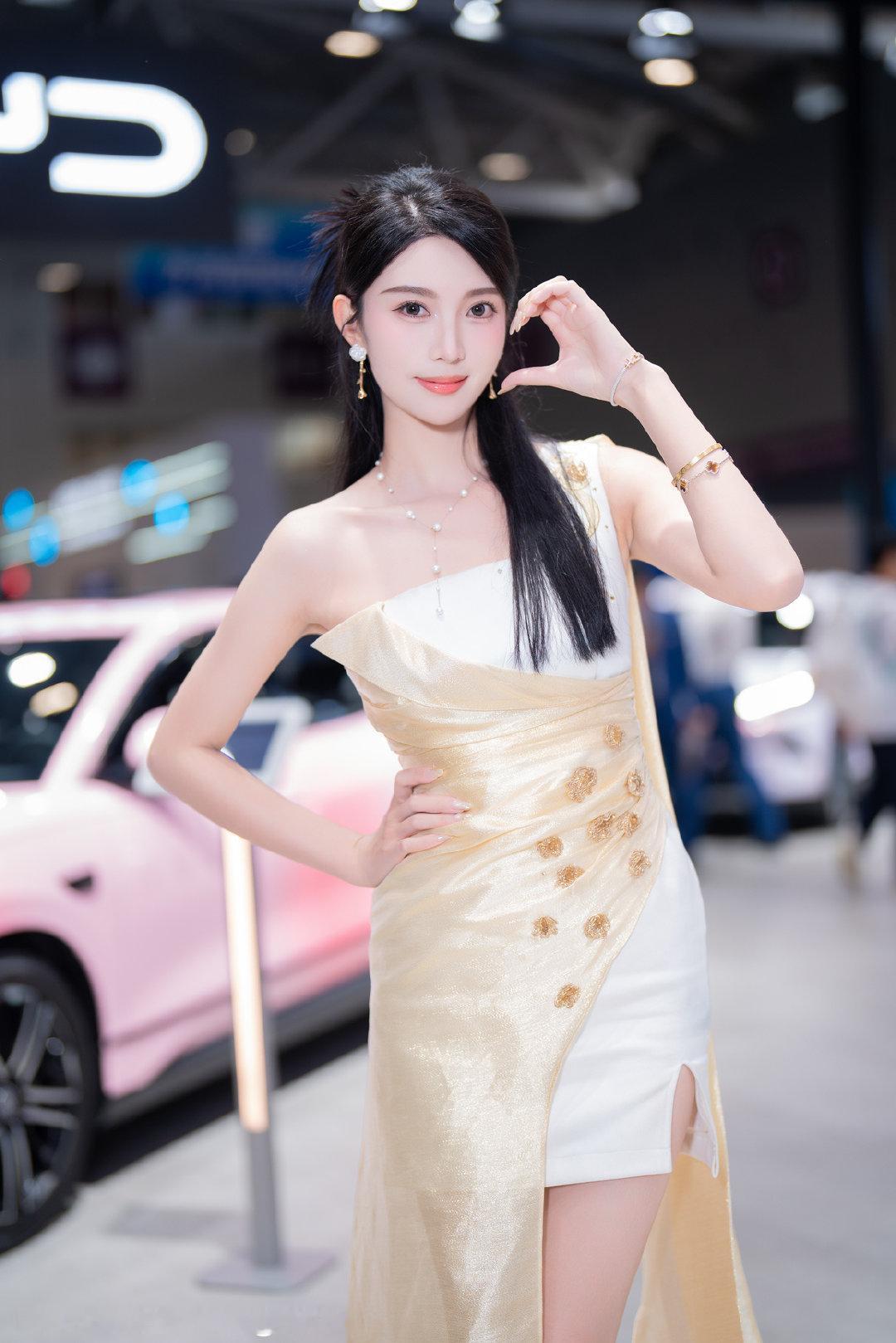 <p>在头条安利我的兴趣美女车模穿搭写真 <!--{img:0}-->...