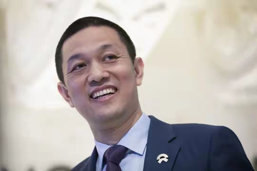 蔚来创始人李斌公开直言，中国汽车产业已进入最残酷的决赛阶段，未来三至五年，行业主流竞争格局与核心玩家将基本敲定。
 
随着新能源汽车市场从增量转为存量博弈，行业告别粗放增长，价格、技术、智驾、服务全方位内卷，中小车企淘汰速度持续加快。
 
作为新势力标杆，蔚小理差异化竞争格局愈发清晰：蔚来深耕高端纯