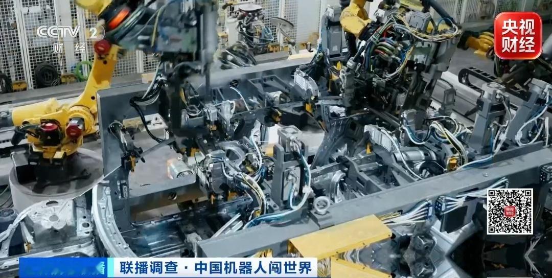 美国财长贝森特在公开活动中评价，比亚迪是花3.5万美元可以买到的7万美元级别水准的车型。同一时间段，美国国会还在推进各类限制中国智能电动汽车进入本土市场的法案，高额关税、软硬件分阶段禁令都在落地执行。
四十多年前，美国汽车业也遇到过类似场面。1981年，日本把对美乘用车出口首年限制在168万辆，美国