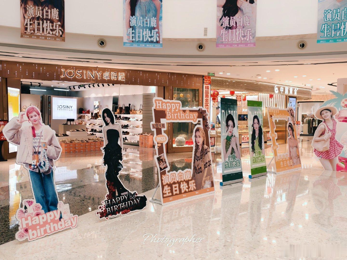 #白鹿[超话]# 🦌#白鹿# 🦌#曝白鹿送团队苹果18# 

“你漂亮的眼眸望向我的那刻 我仿佛拥有了全世界”

​