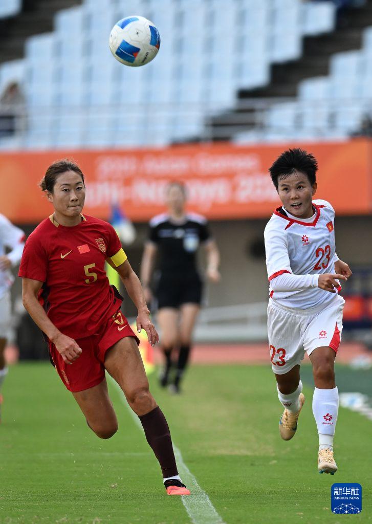 🔥绝杀晋级！中国女足1-0越南   将和劲敌朝鲜过招争决赛


    中国和越南女足90分钟战平，王霜加时第109分钟破门，艰难拿下越南，闯进亚运女足四强。
半决赛要硬拼朝鲜女足，9月29开打。朝鲜攻击力很强，小组赛大杀四方，是亚洲一流强队，这场硬仗不好打。
另外一场上半区淘