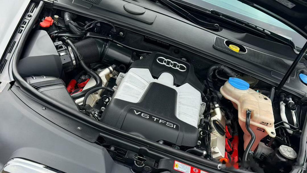 现在对C6 有感情的客户 那是真情怀了 

鲁C Audi C6 A6 3.0T 发动机舱整理  ​