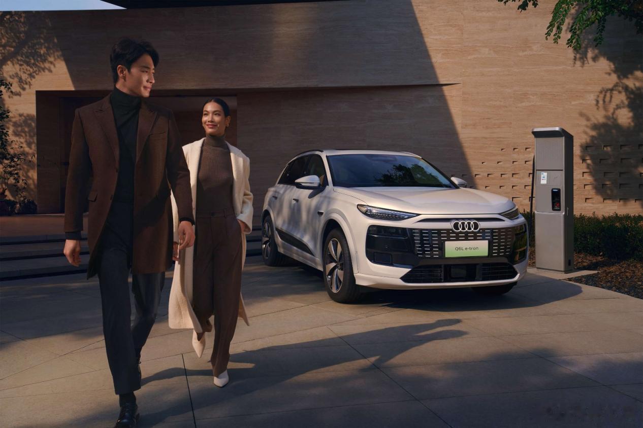 冬天纯电就怂了？一汽奥迪Q6L e-tron 热管理有点东西
北方朋友老问我：电车冬天是不是续航直接腰斩 ❄️ 我看一汽奥迪Q6L e-tron 没那么悲观，它预测式热管理会按驾驶动态提前加热或冷却电池，环境热泵输入 2 份电出 5 份热，-10℃ 到 20℃ 能多挣至少 30 公里续航 🔋 
电池不是挨冻才管，是出门前就 ​