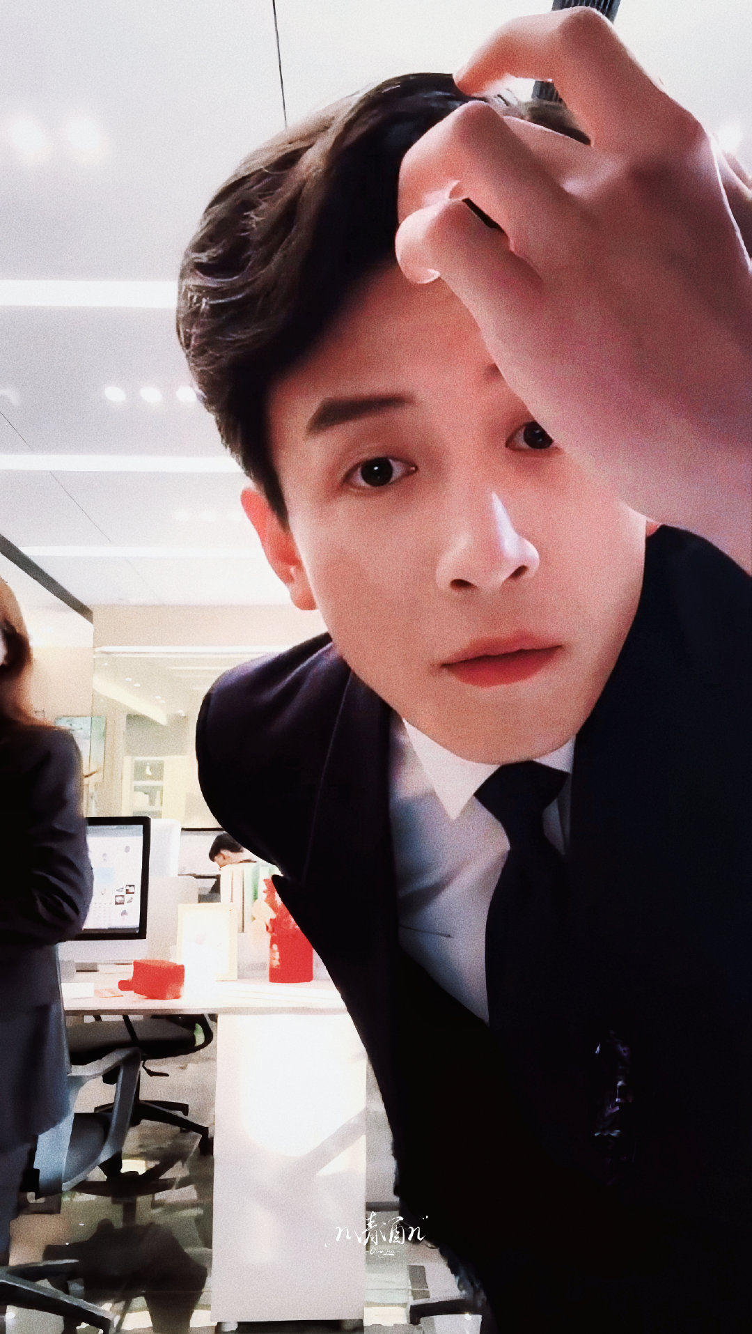 #演员刘萧旭[超话]#  物料截修 | 臭美的秦风hhh

#刘萧旭顶楼俱乐部# 💚#刘萧旭秦风#  ​